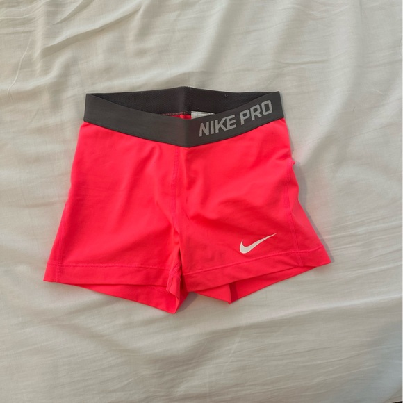 Nike Pro Shorts - Picture 1 of 3